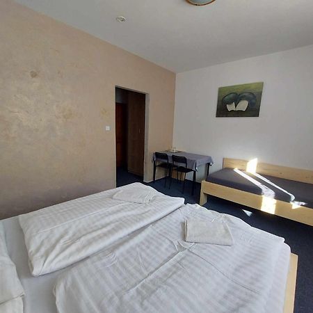Hotel U Vesele Lisky Hutisko Exterior foto