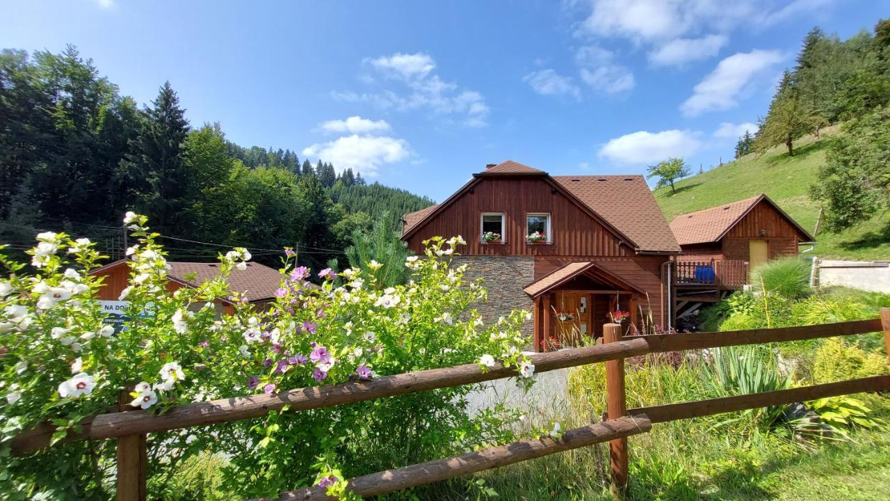 Hotel U Vesele Lisky Hutisko Exterior foto