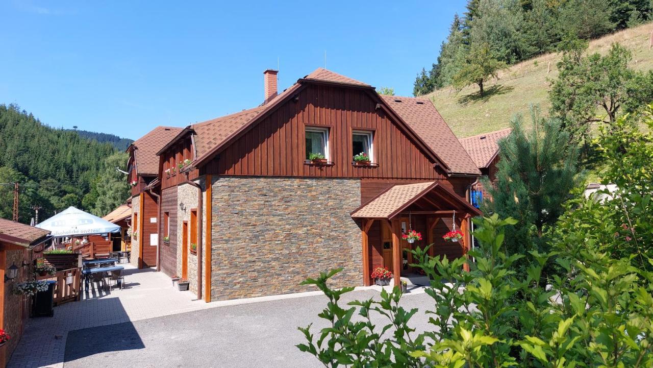 Hotel U Vesele Lisky Hutisko Exterior foto
