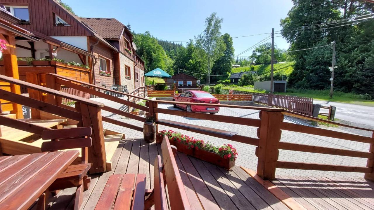 Hotel U Vesele Lisky Hutisko Exterior foto